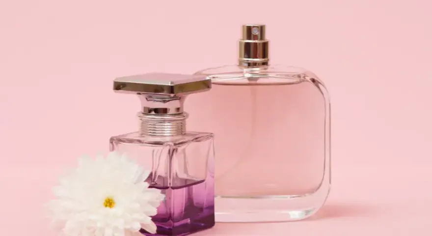 Woda toaletowa: do czego służy? Przewodnik po subtelnych zapachach