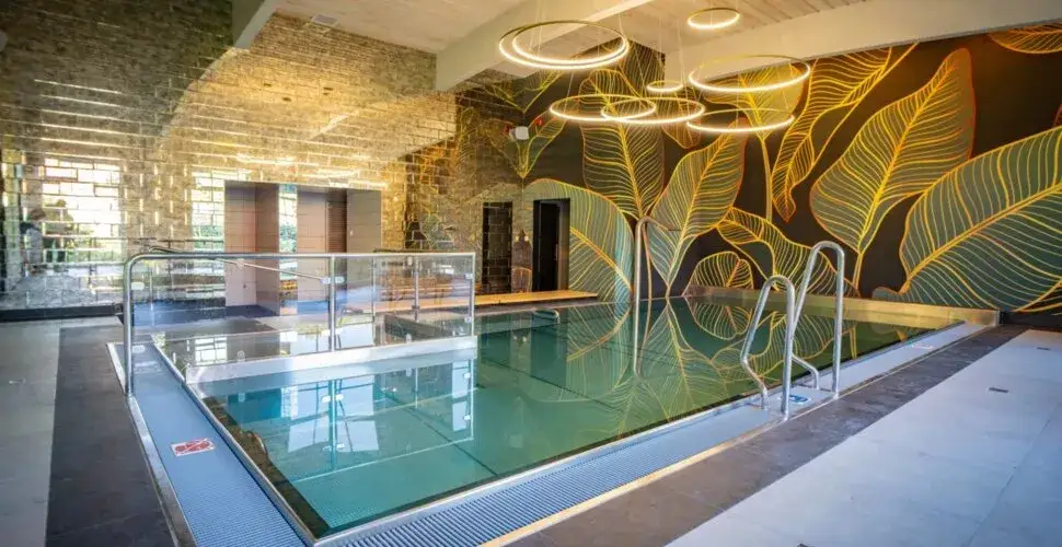 Luksusowe SPA pod Warszawą wnętrza basen strefa relaksu